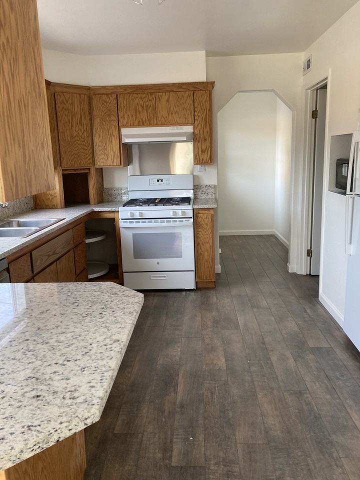 2540 Fremont St #NA - Photo 3 of 11