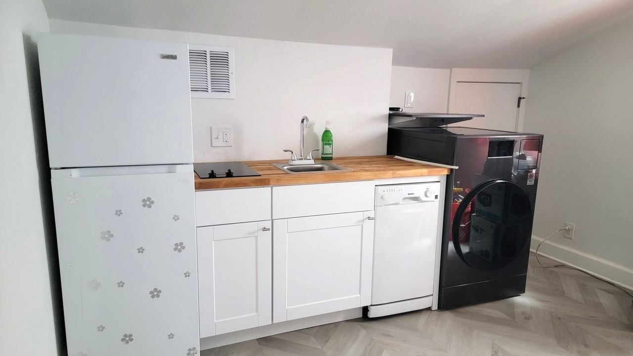 5020 Ne Alberta St #B - Photo 7 of 9