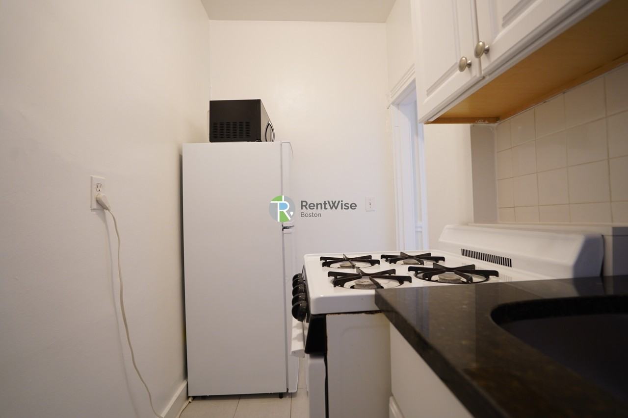 1298 Commonwealth Ave #23 - Photo 6 of 8