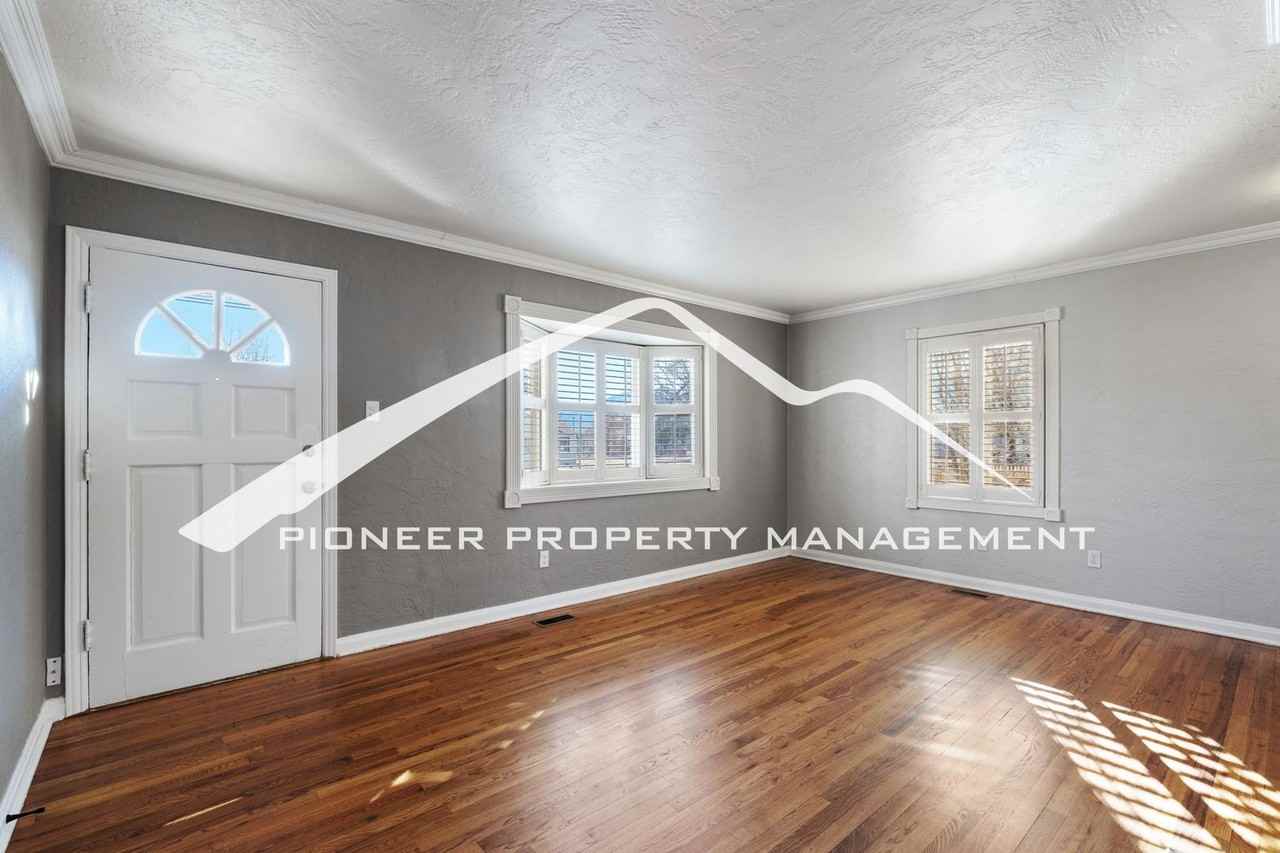 410 E Jefferson St - Photo 2 of 23