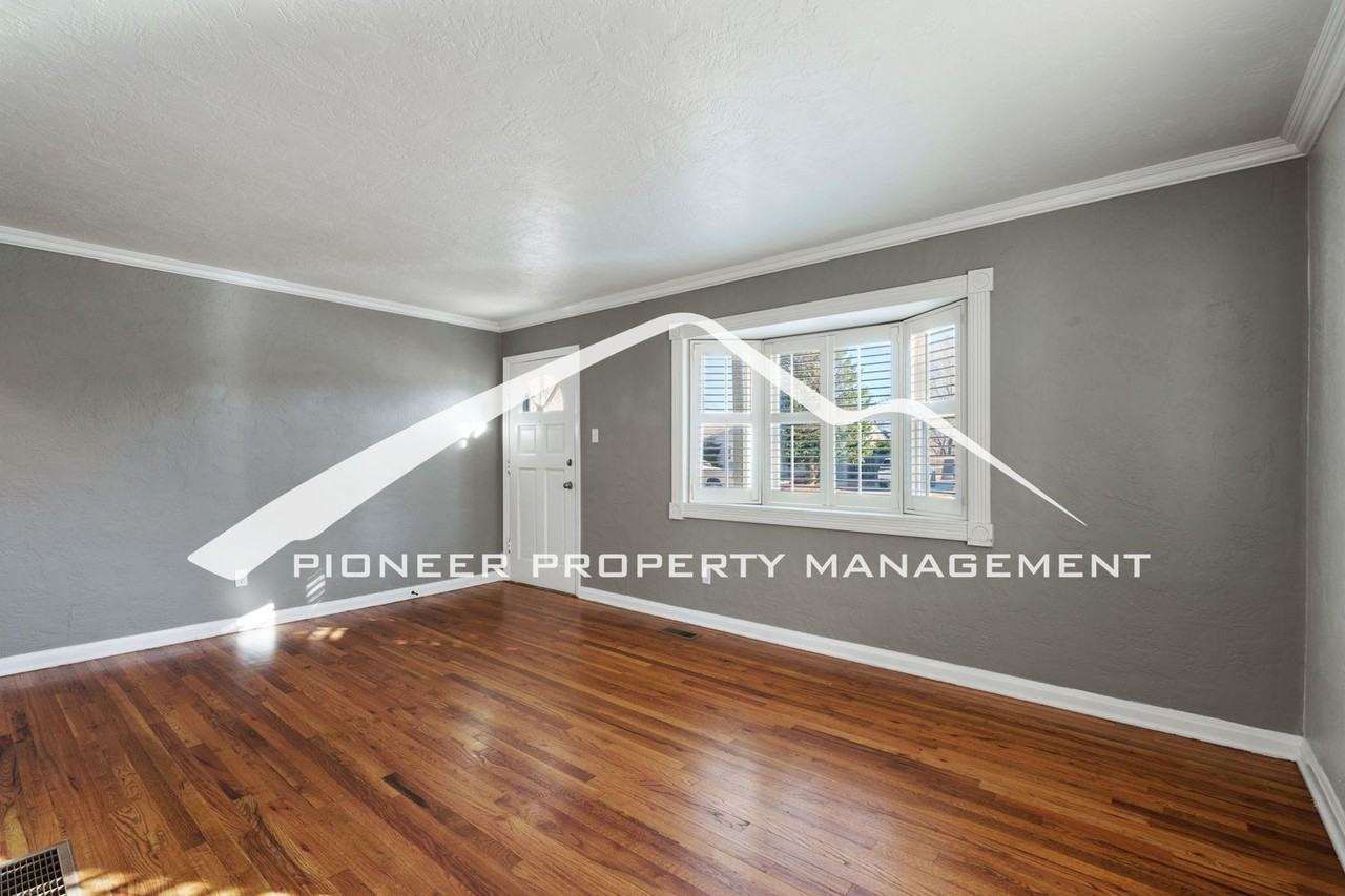 410 E Jefferson St - Photo 4 of 23