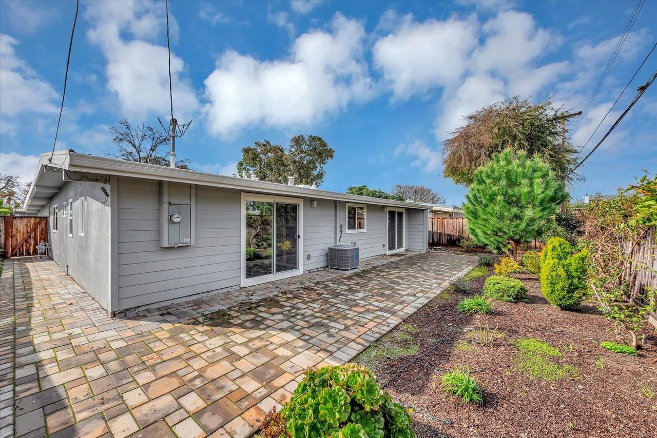 3077 Mauricia Ave - Photo 4 of 50