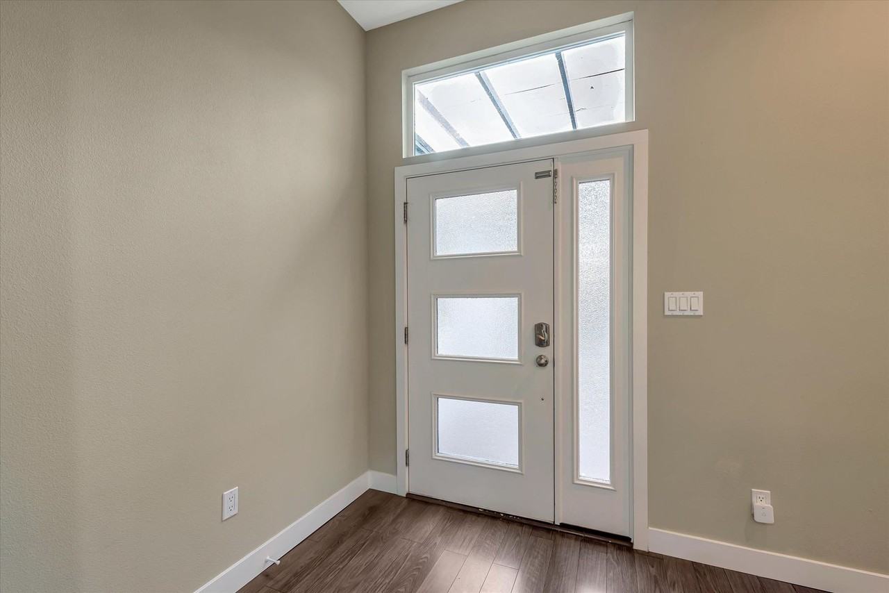 3077 Mauricia Ave - Photo 7 of 50