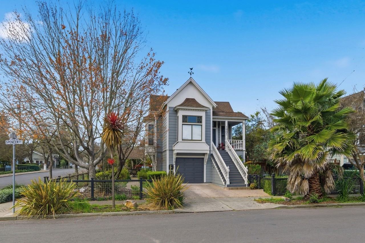 1901 Spencer St - Photo 2 of 31