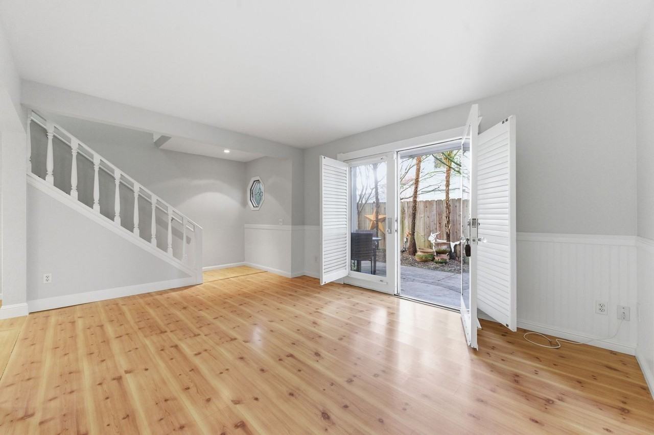 1901 Spencer St - Photo 4 of 31