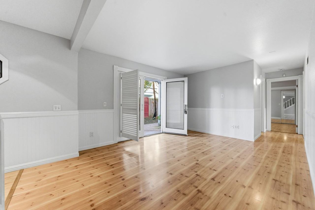 1901 Spencer St - Photo 5 of 31