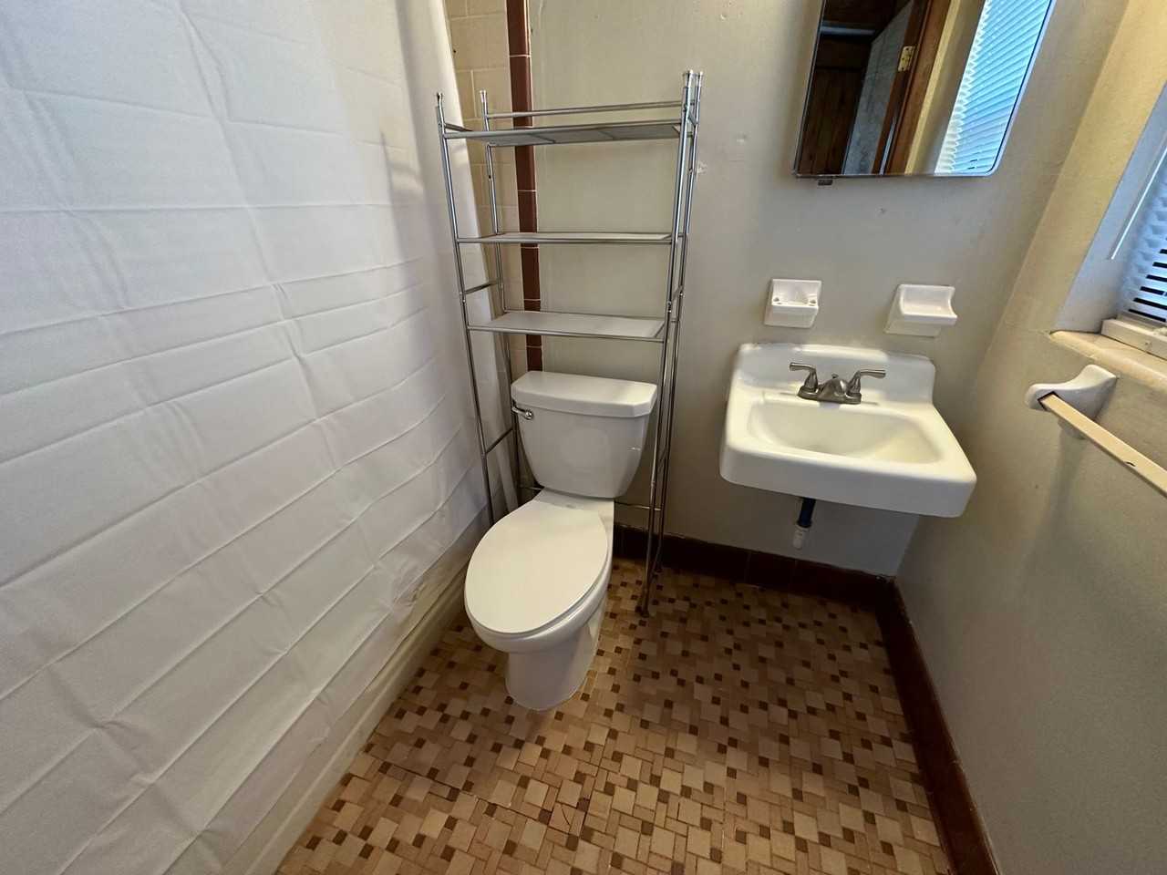 817 Edgewood St - Photo 5 of 5
