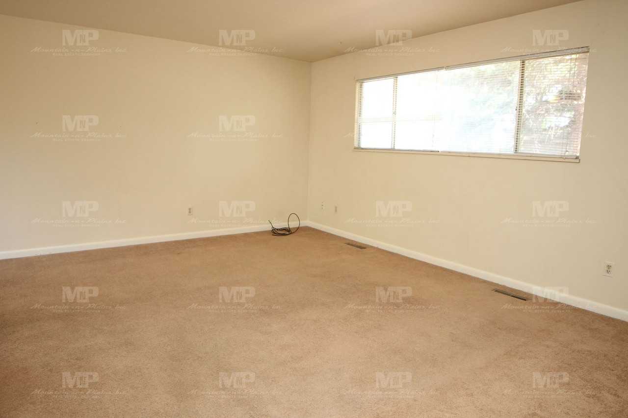 447 W Swallow Rd - Photo 2 of 19