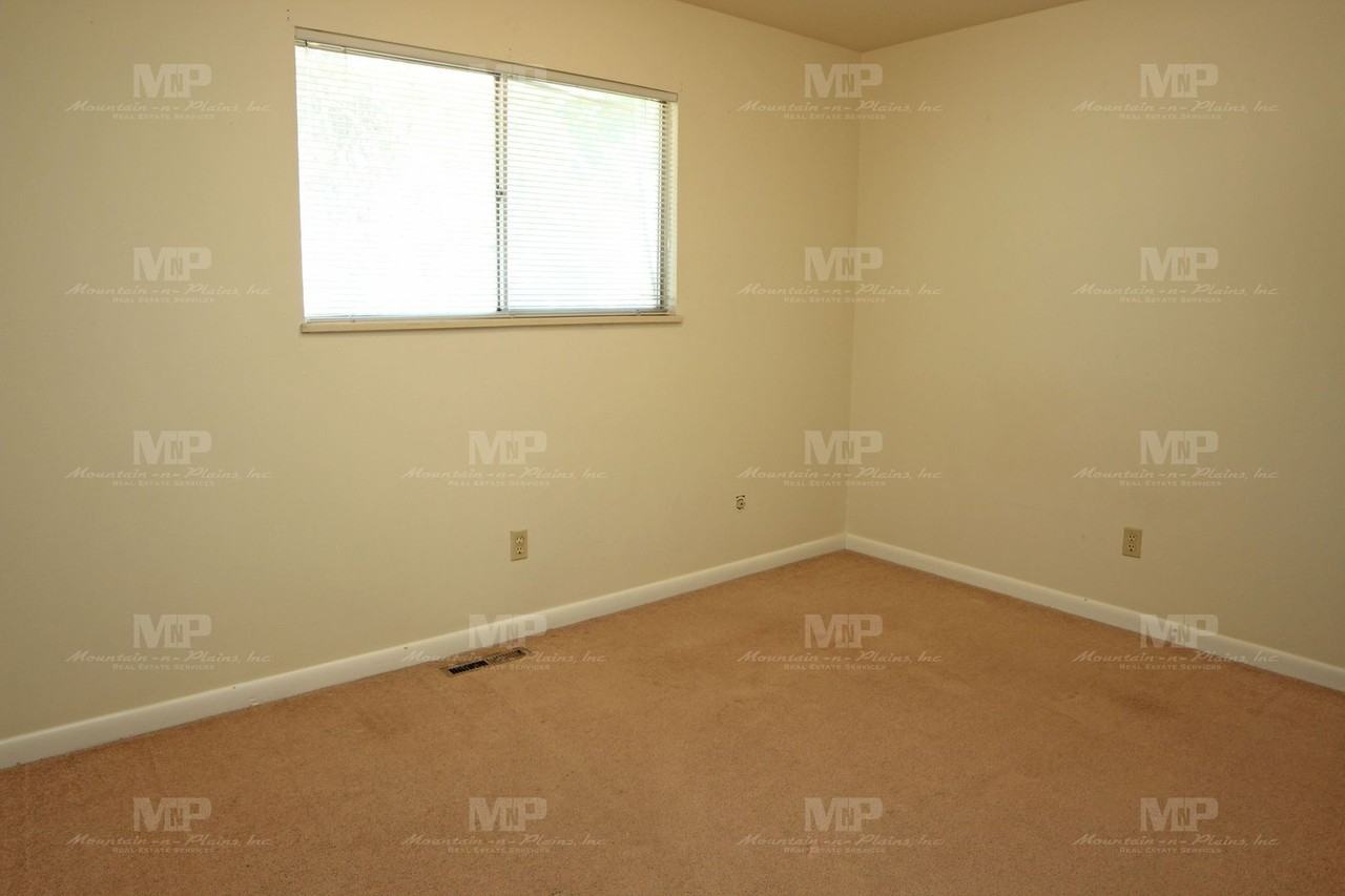 447 W Swallow Rd - Photo 5 of 19