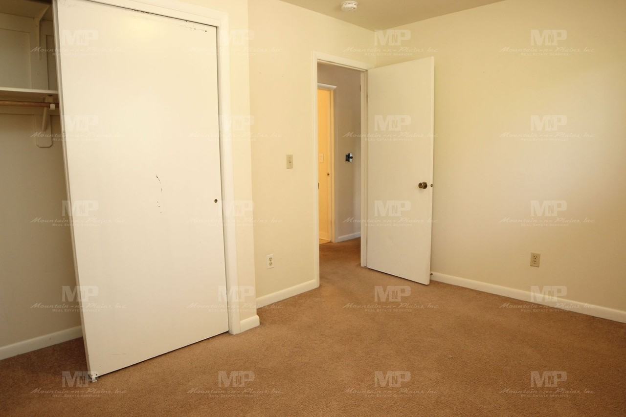 447 W Swallow Rd - Photo 6 of 19