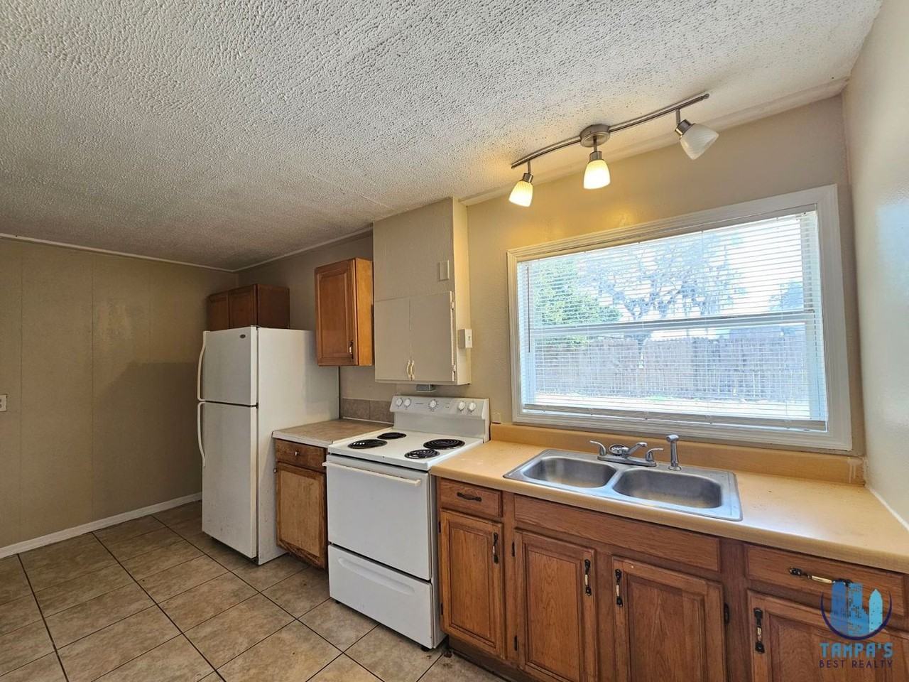 3330 Jean Ave - Photo 3 of 10