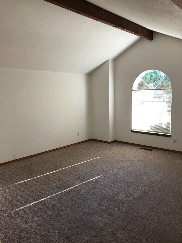 3911 Nw 166th Dr - Photo 2 of 18