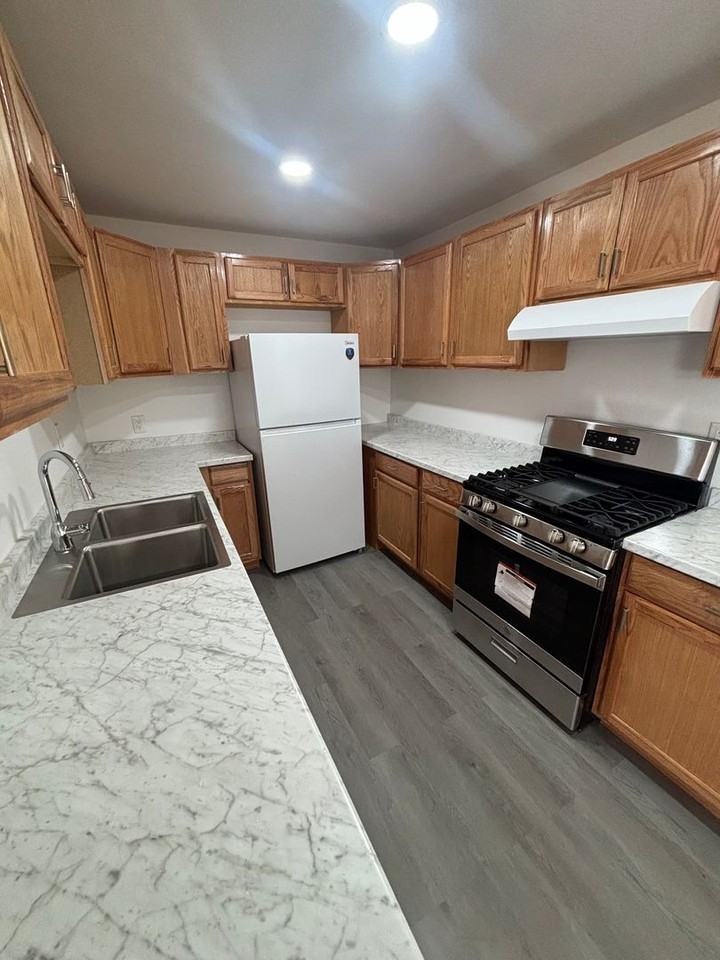 357 W Magnolia St - Photo 5 of 18