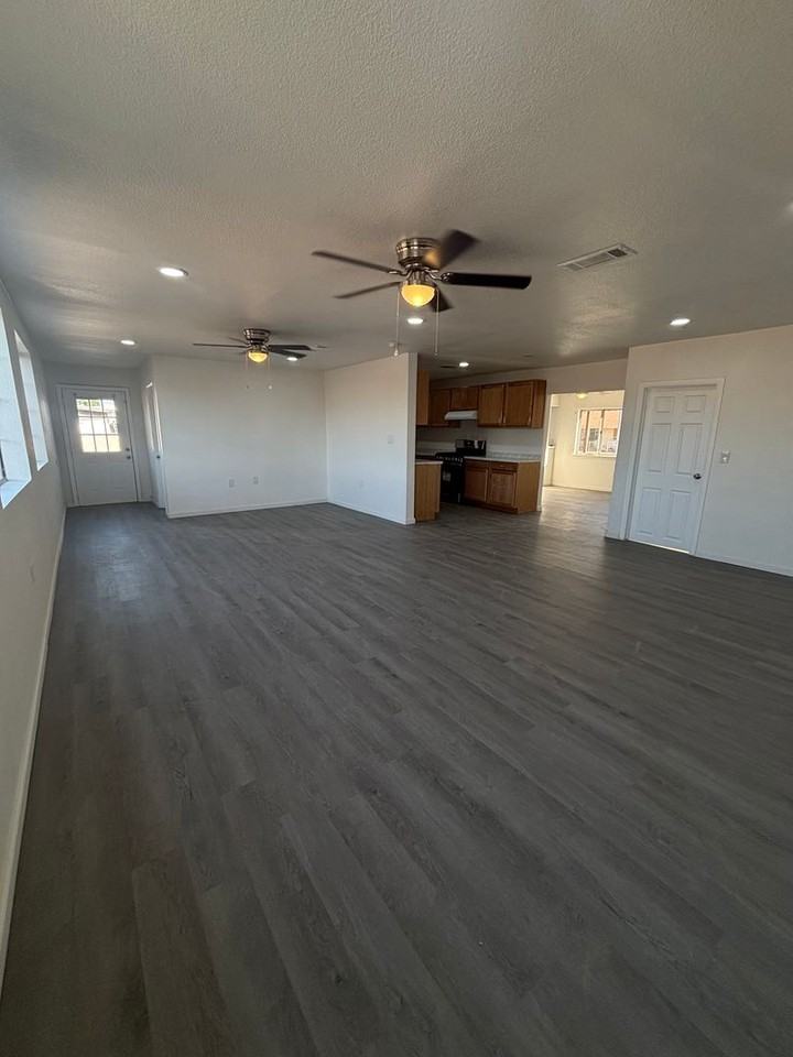 357 W Magnolia St - Photo 6 of 18