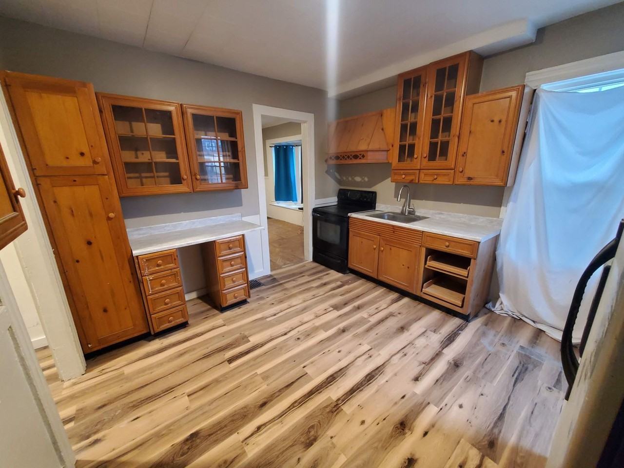 385 Ames St - Photo 3 of 15