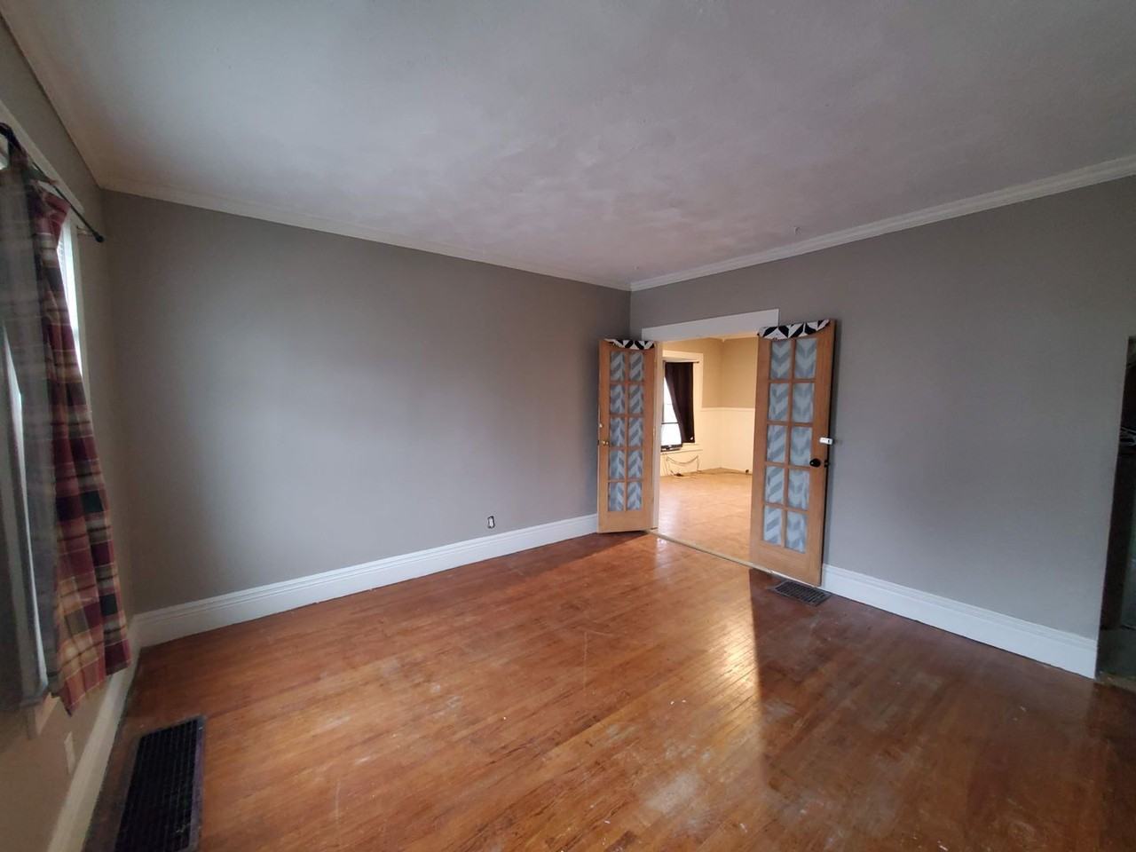 385 Ames St - Photo 6 of 15