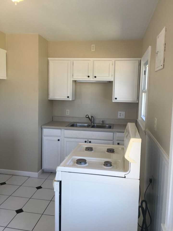 4526 Peach St - Photo 5 of 17