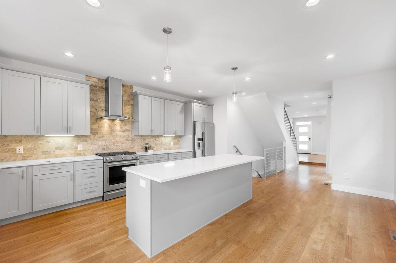 3726 Jason St - Photo 2 of 33