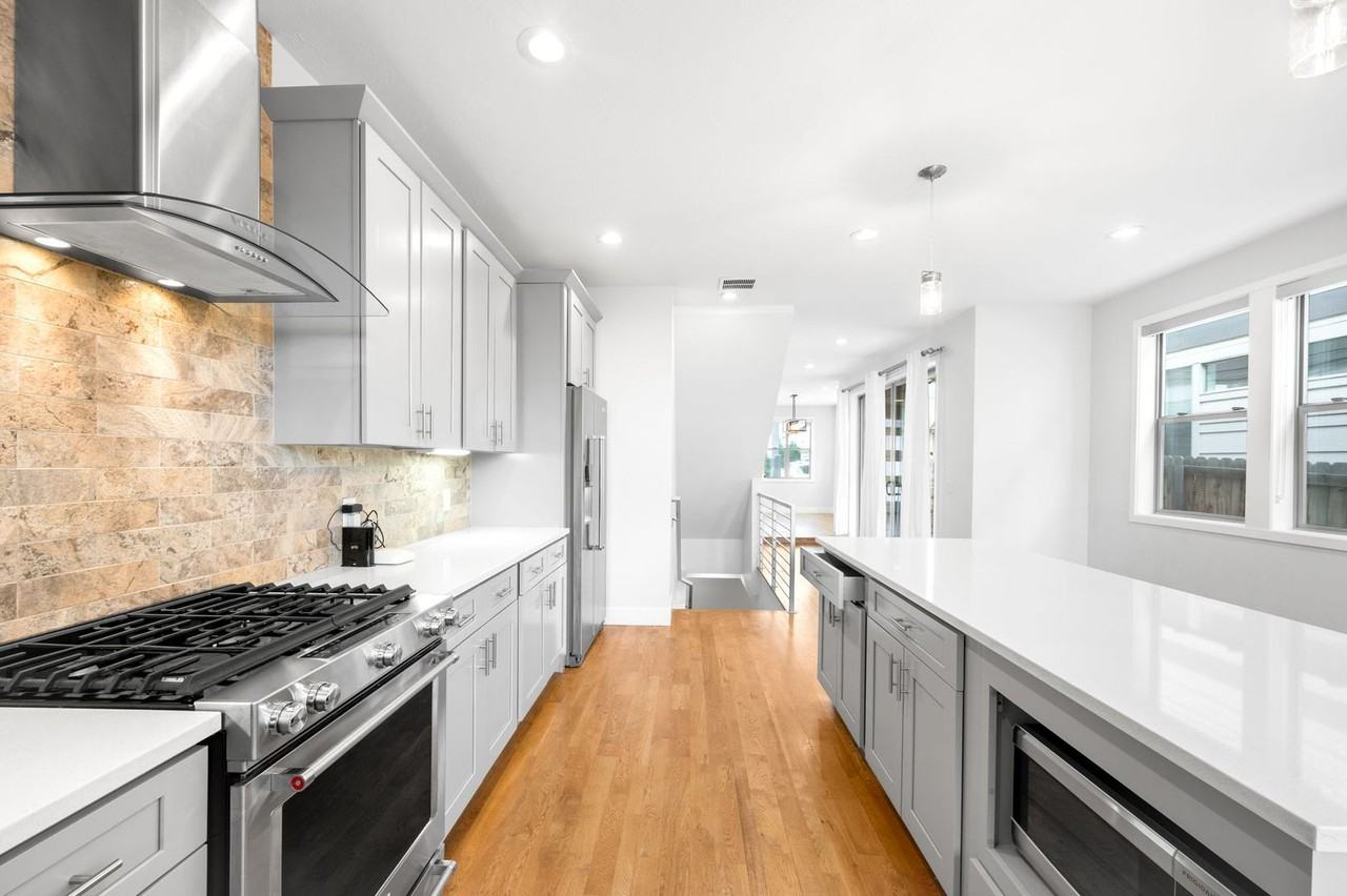 3726 Jason St - Photo 6 of 33