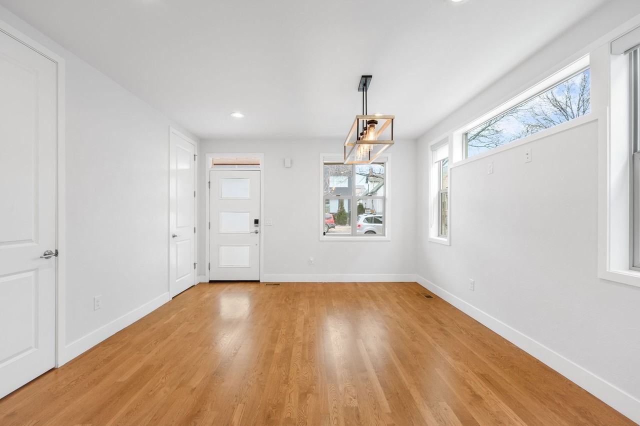 3726 Jason St - Photo 7 of 33