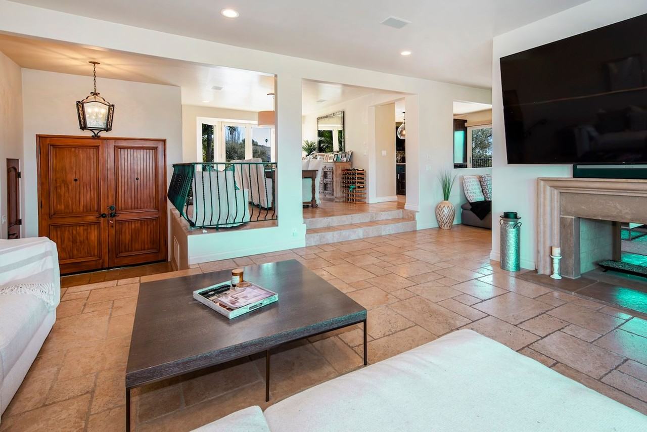 1358 Crestline Dr - Photo 4 of 21