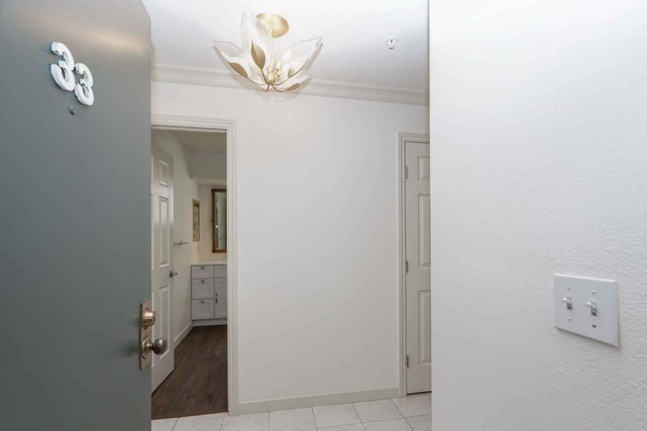 33 Pelican Ln - Photo 4 of 38