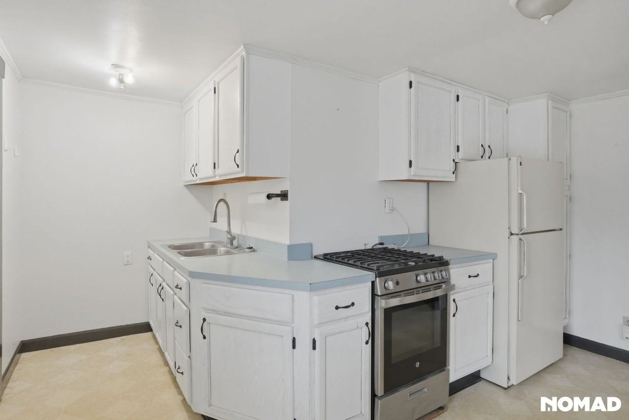 1046 Marshall Ave - Photo 3 of 24