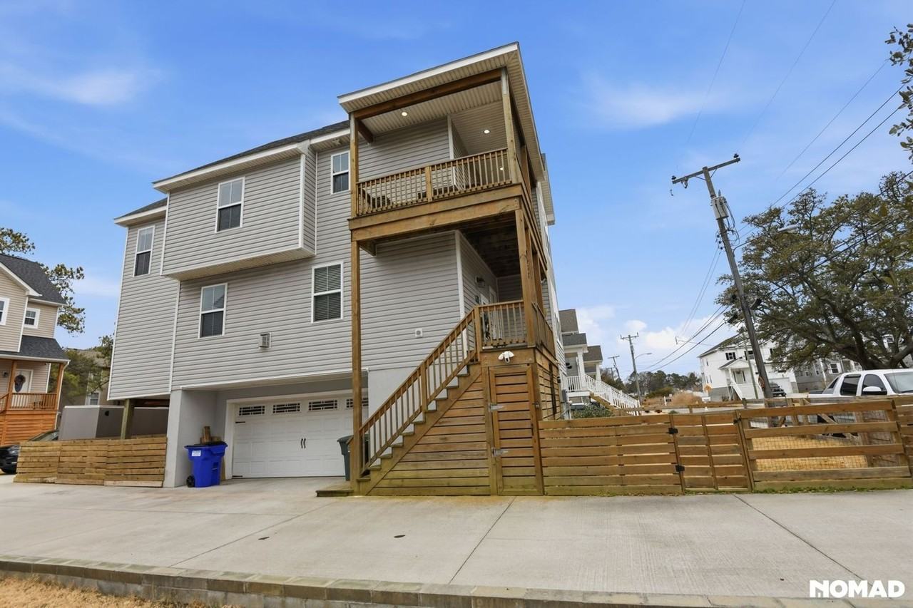 9538 13th Bay St - Photo 2 of 35