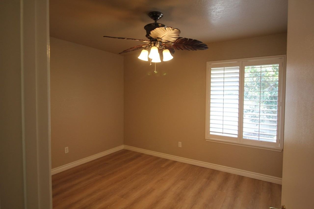 8000 Kroll Way #115 - Photo 7 of 11