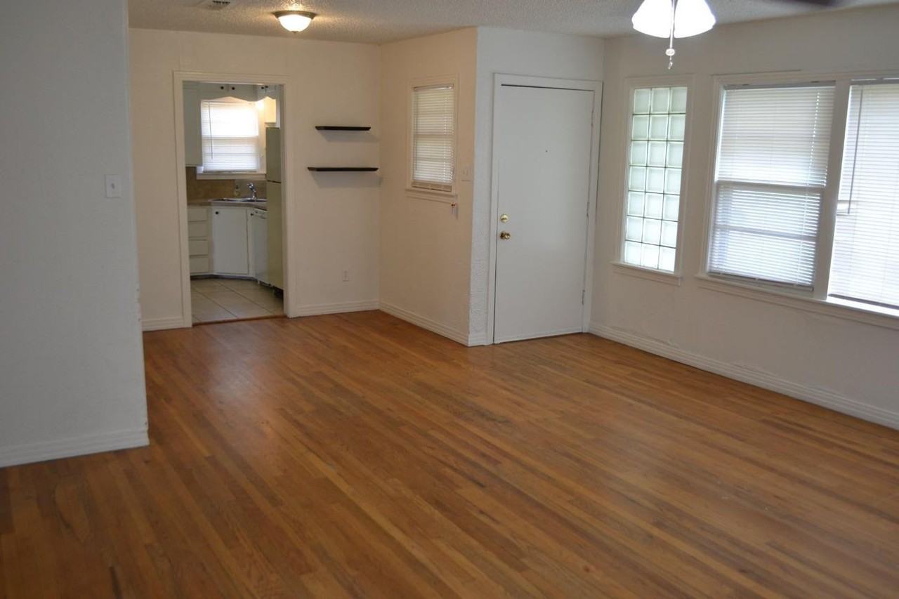 2617 37th St - Photo 3 of 12