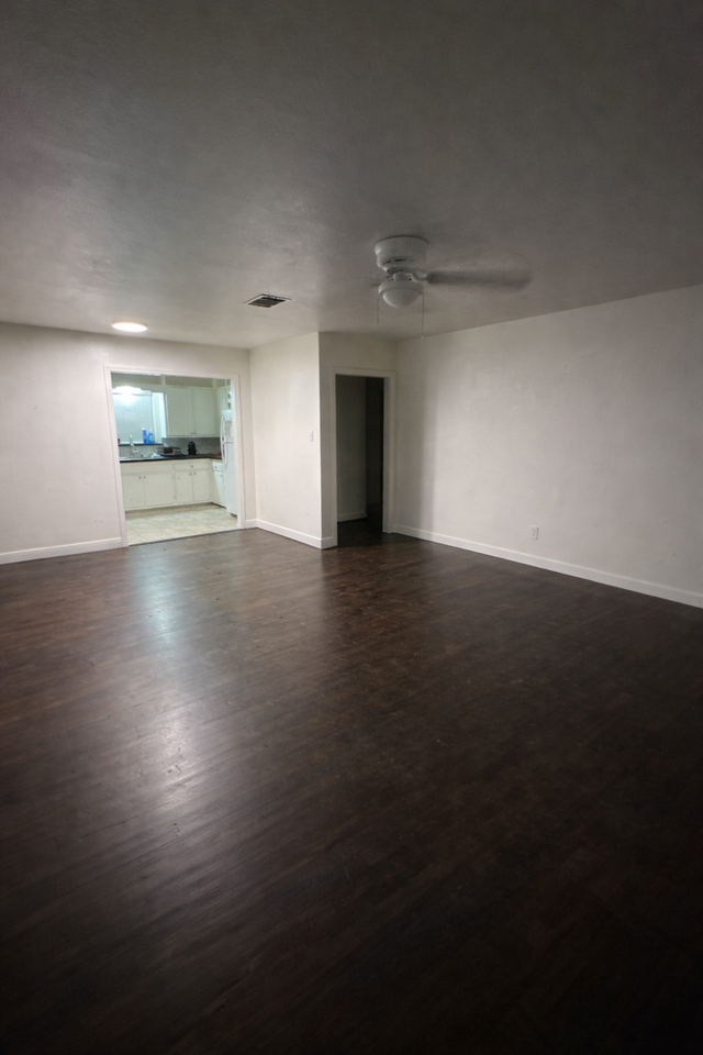 3116 33rd St - Photo 3 of 7