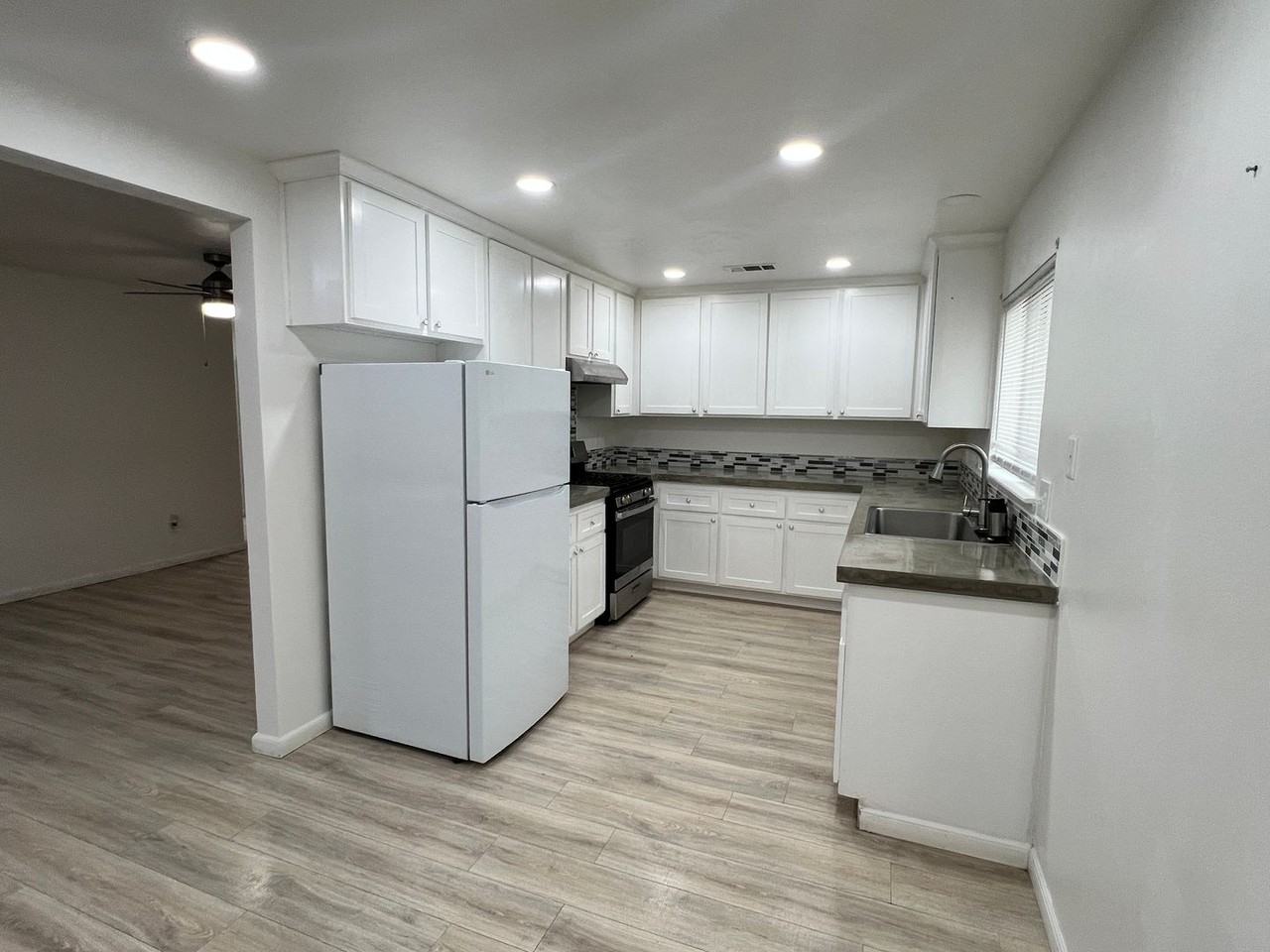 211 W 13th Ave - Photo 5 of 12