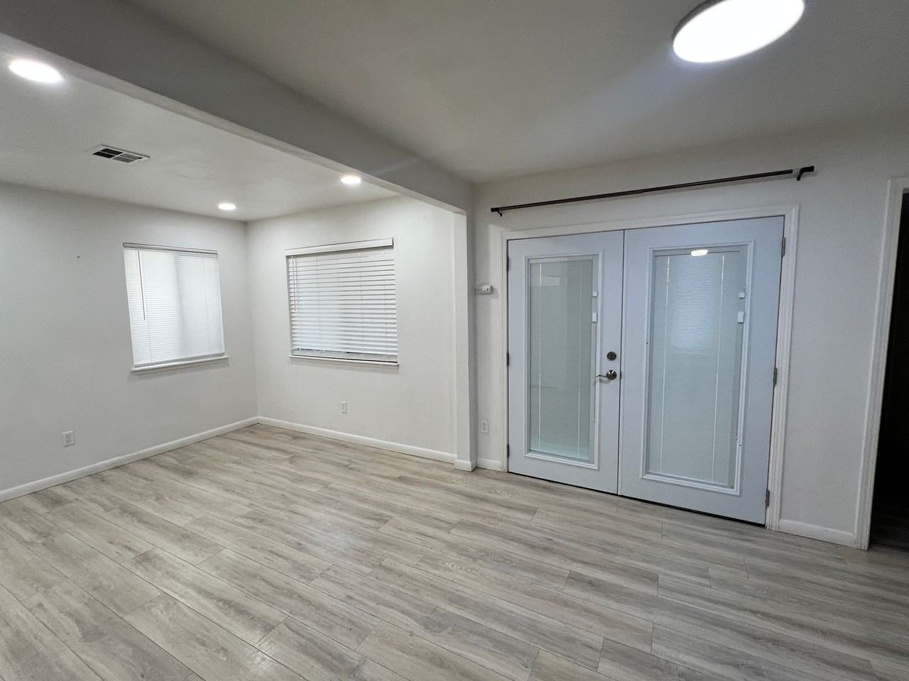 211 W 13th Ave - Photo 6 of 12