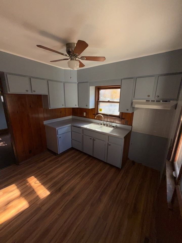 1702 Tacoma Ave #1 - Photo 3 of 10