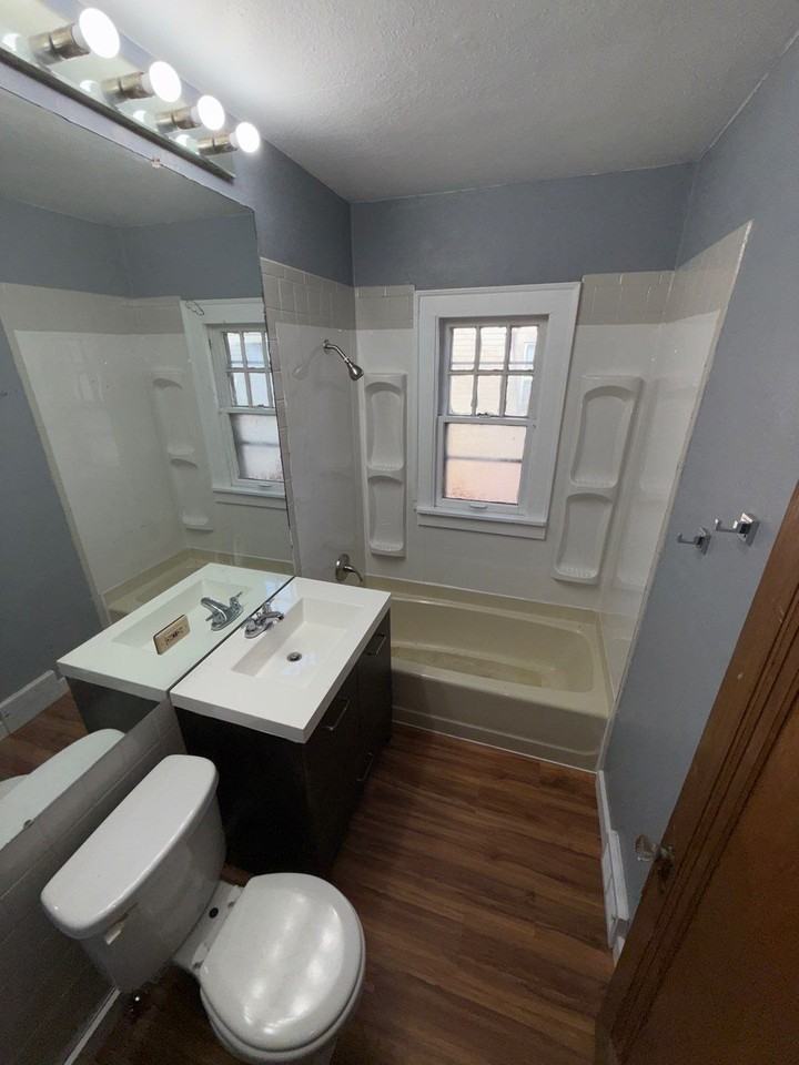 1702 Tacoma Ave #1 - Photo 7 of 10