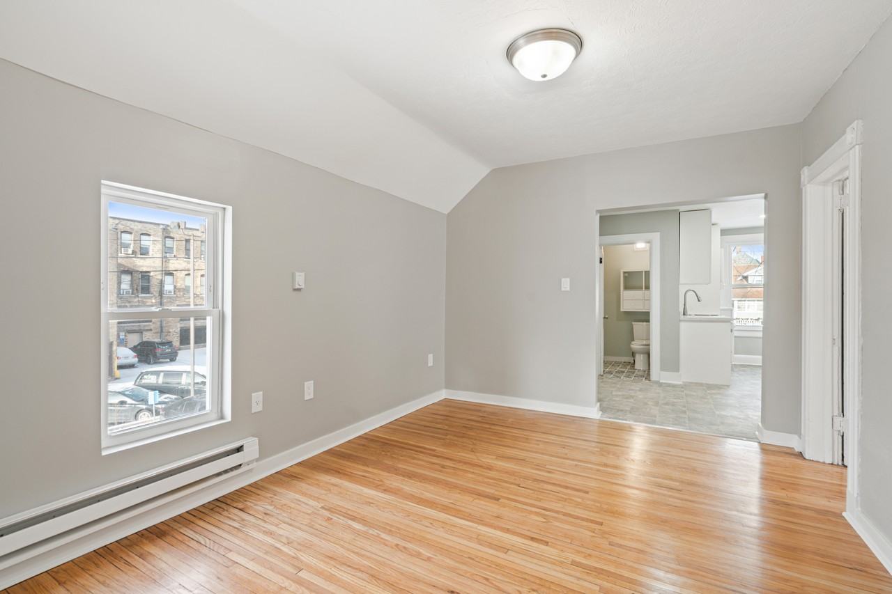 117 Manitoba Ave #2 - Photo 2 of 21