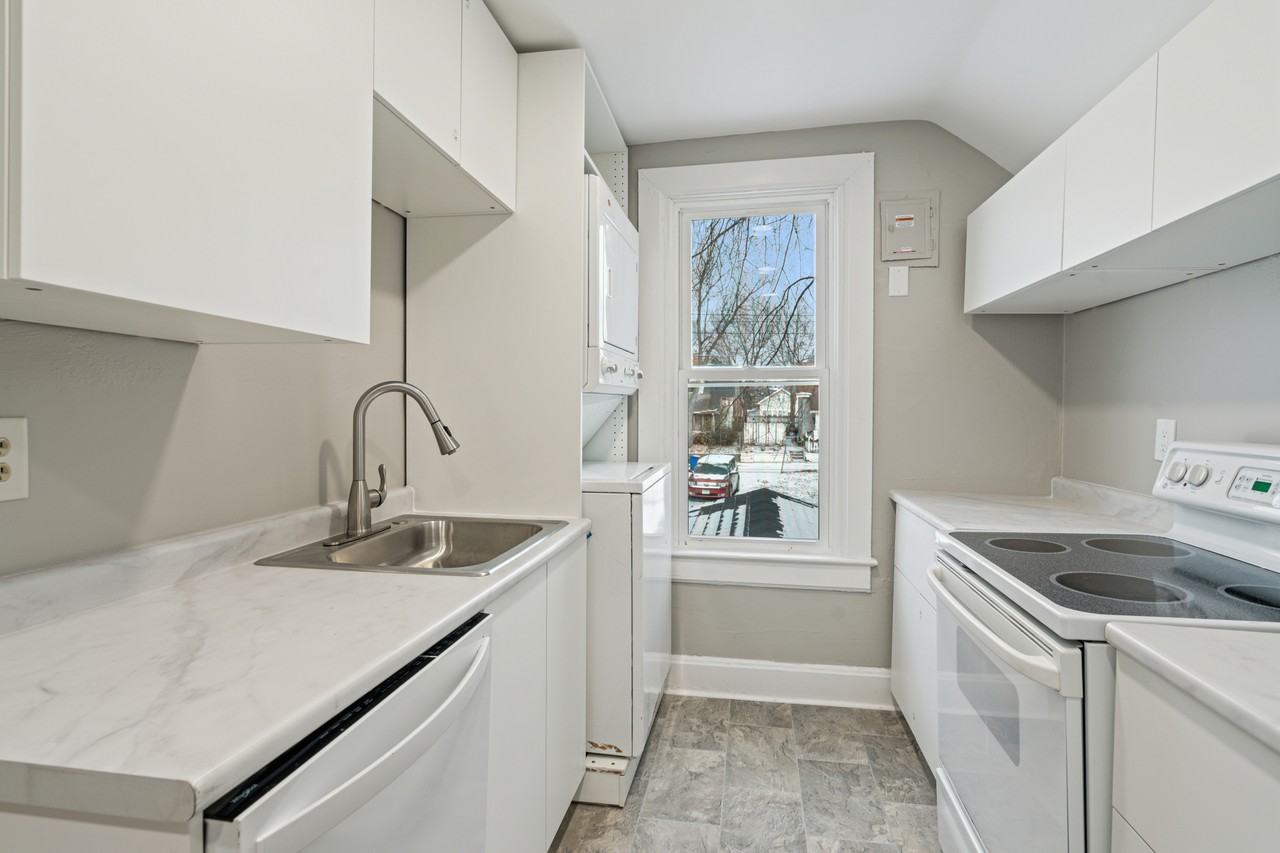 117 Manitoba Ave #2 - Photo 7 of 21