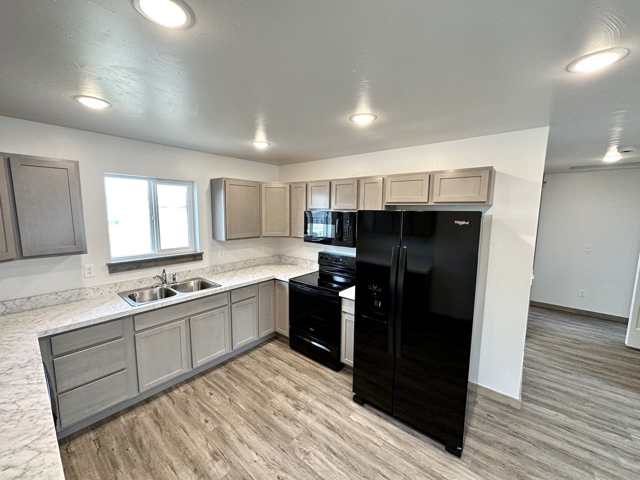 3187 Queen Annes St #4 - Photo 4 of 15