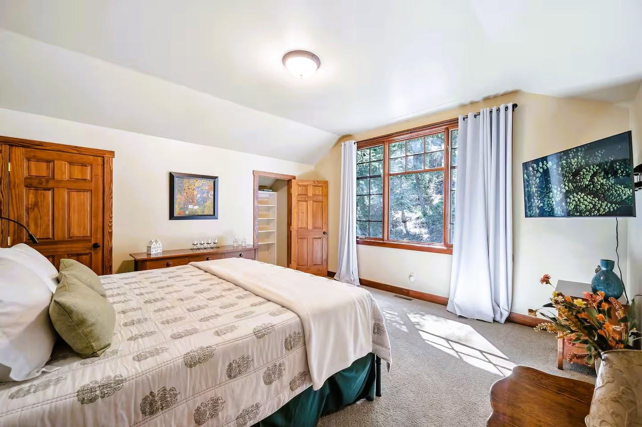 738 Skyline Dr #1 - Photo 6 of 32