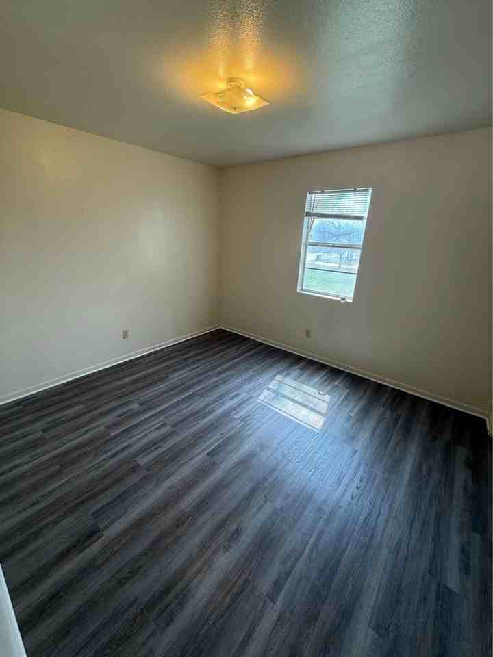 208 Veterans Ave - Photo 6 of 6