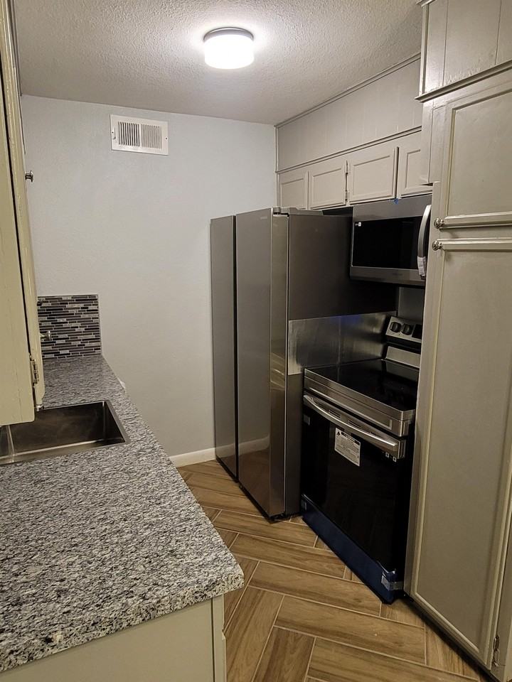 425 North Gilmer Street - Photo 3 of 17