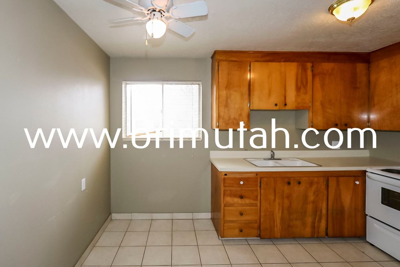 555 S. 800 E. - Photo 7 of 18