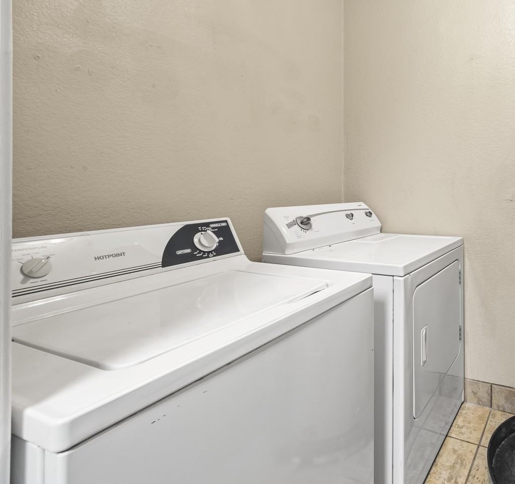 2060 N Leverett Avenue - Photo 3 of 34