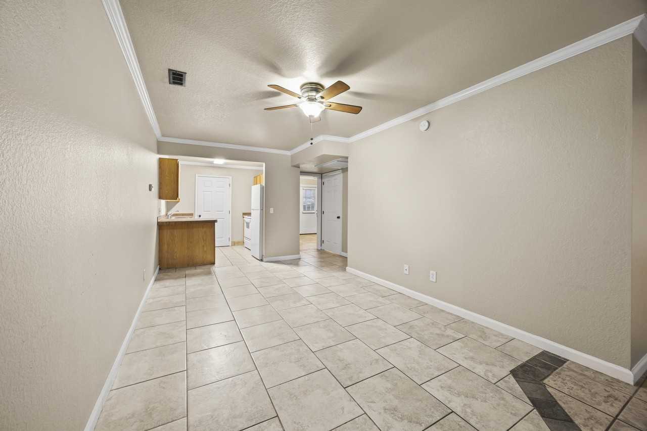 2060 N Leverett Avenue - Photo 4 of 34