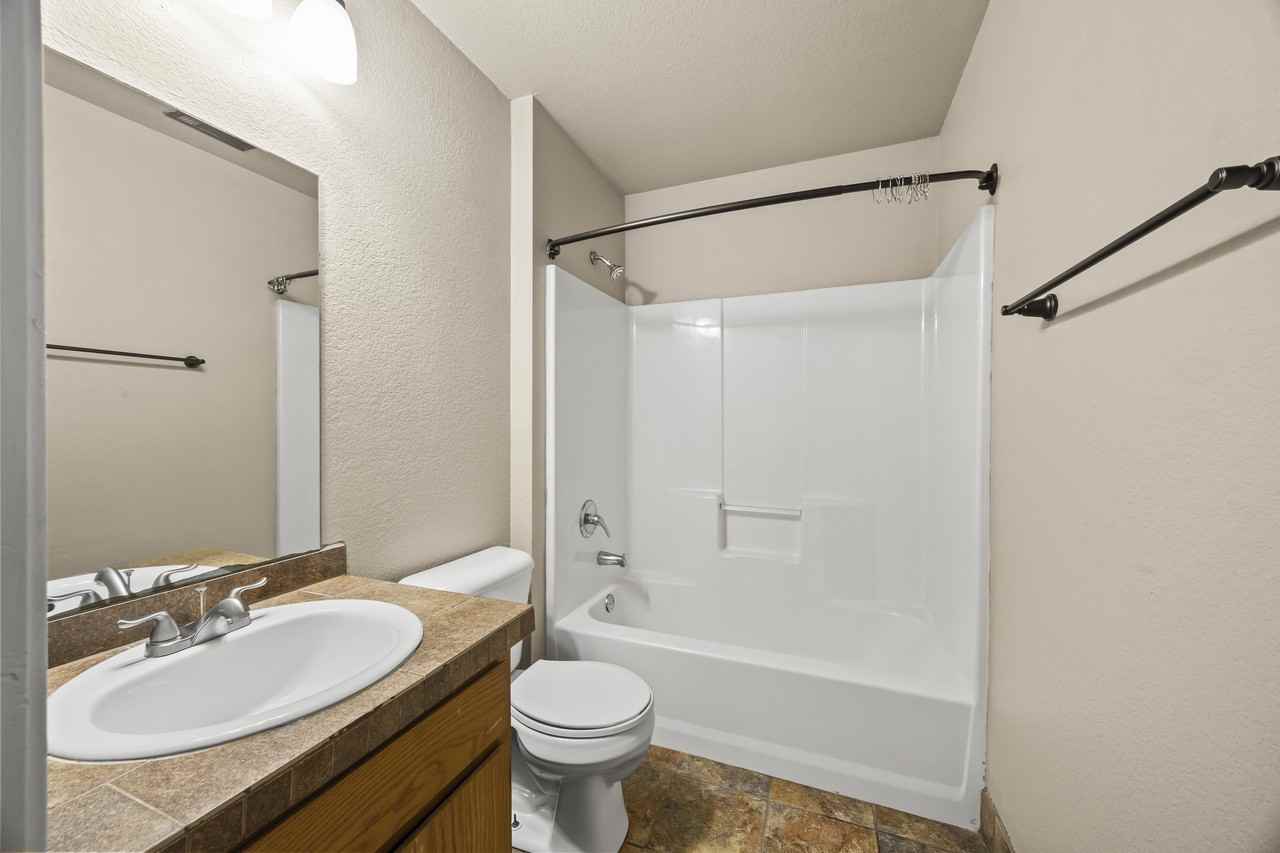 2060 N Leverett Avenue - Photo 6 of 34