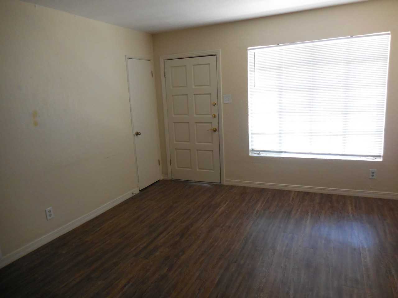 701 W Yandell Drive Unit 2 - Photo 2 of 14