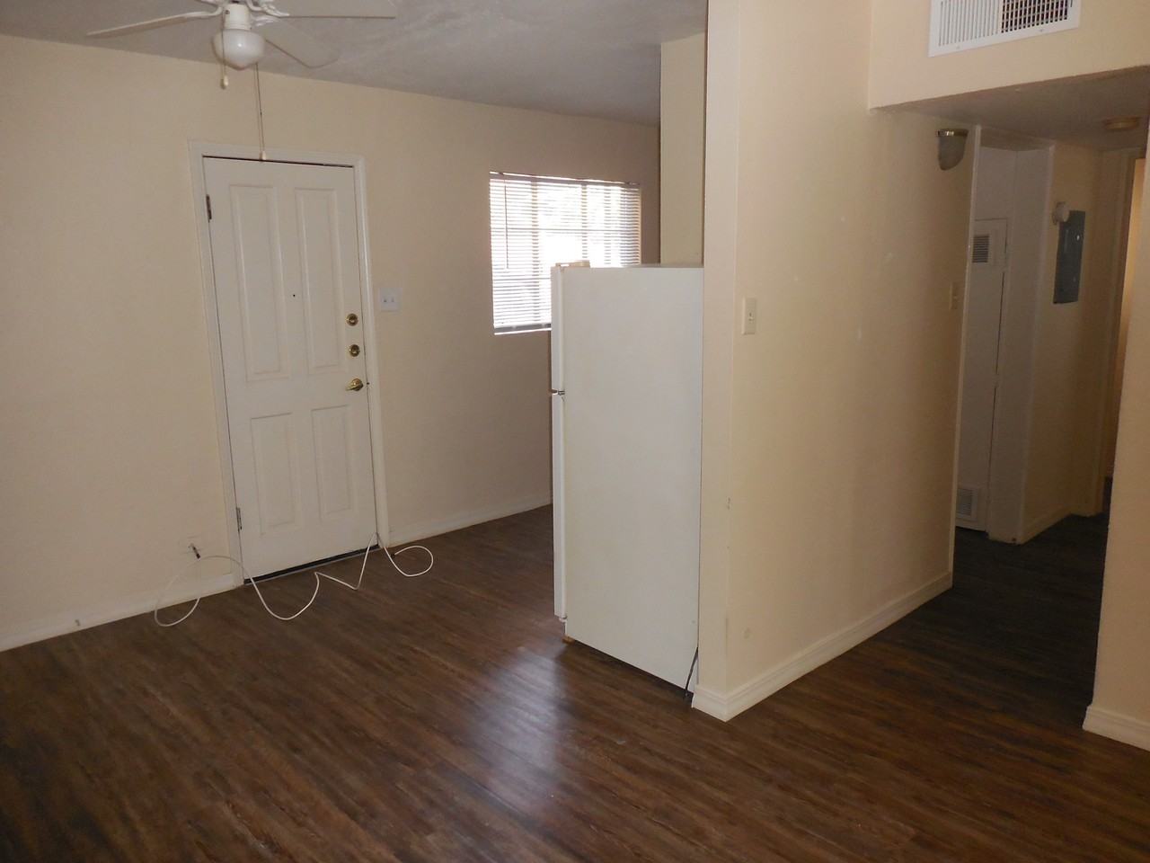 701 W Yandell Drive Unit 2 - Photo 5 of 14