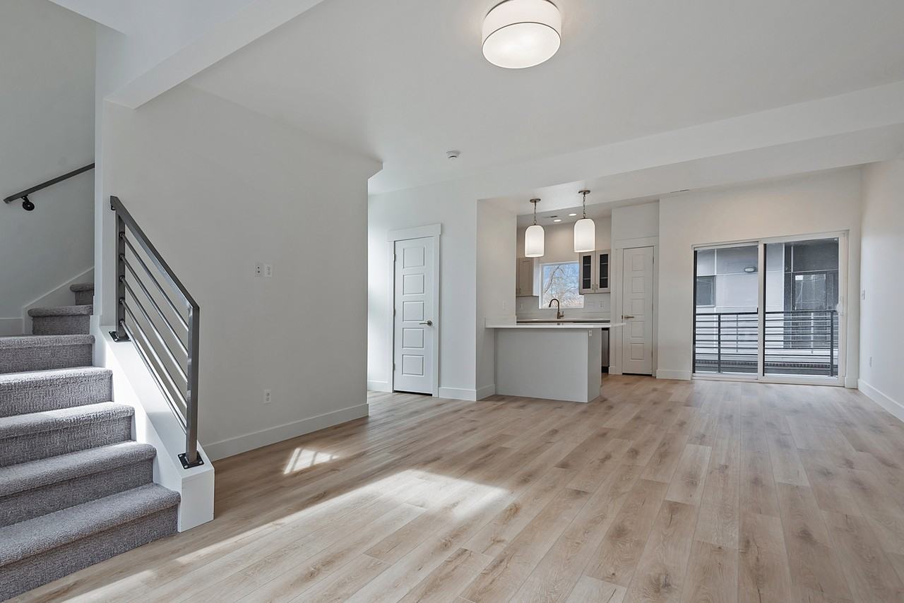 Blue Koi - Photo 3 of 10