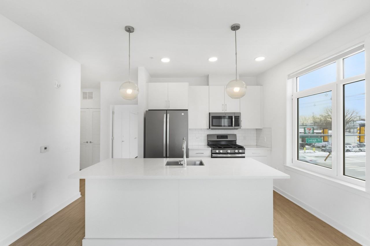 1181 Morris Avenue - Photo 7 of 50