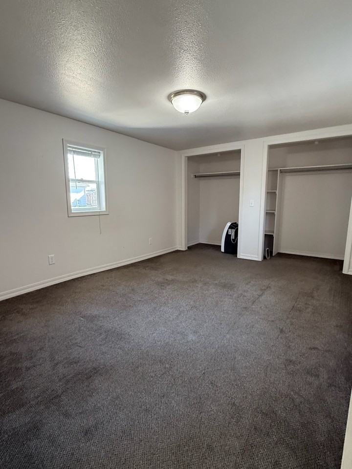 1327 Oriental Ave #1 - Photo 4 of 4